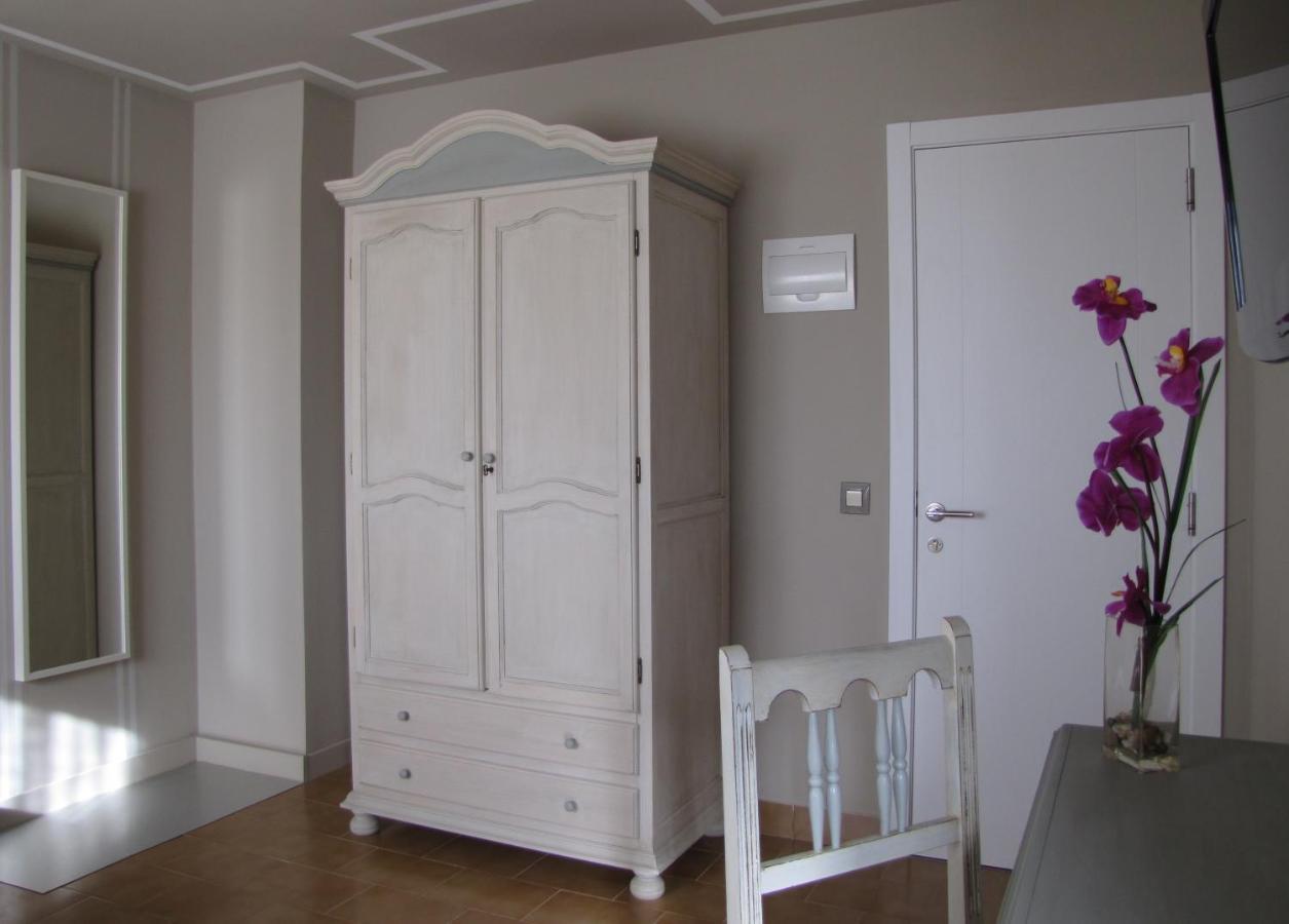 קיו Hotel Migal מראה חיצוני תמונה