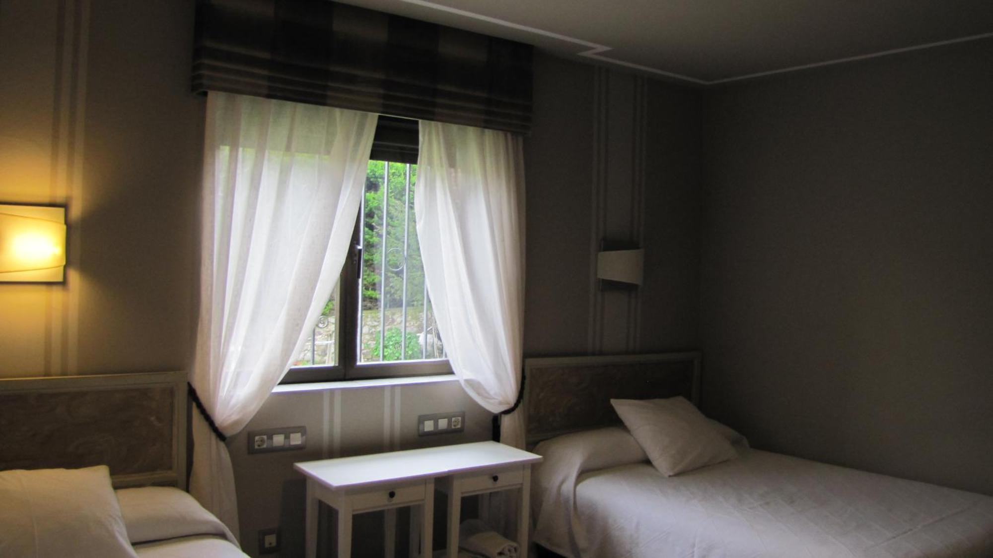 קיו Hotel Migal מראה חיצוני תמונה